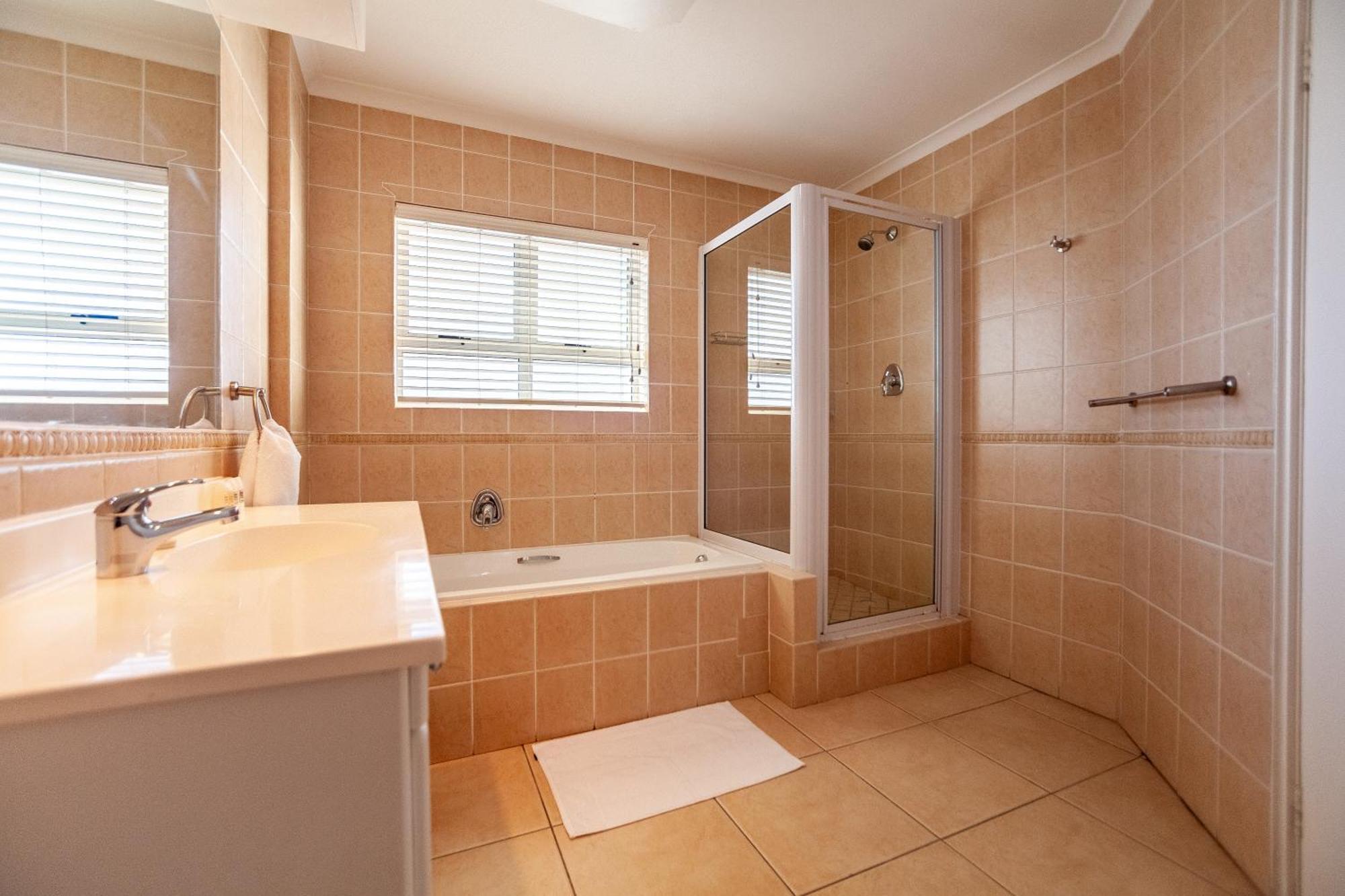 Luxury Ocean View Beachfront 2 Bed Apartment -206 The Waves, Blouberg, Cape Town Bloubergstrand Exteriör bild