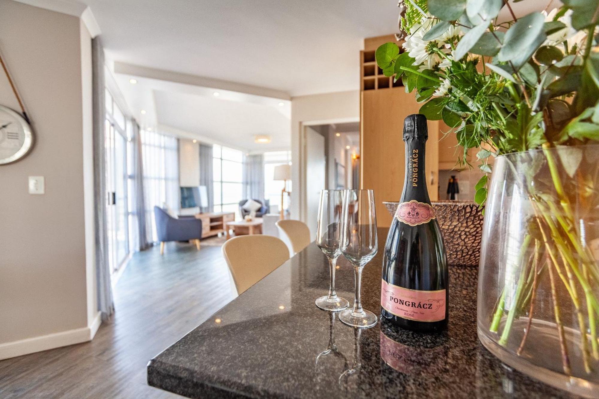 Luxury Ocean View Beachfront 2 Bed Apartment -206 The Waves, Blouberg, Cape Town Bloubergstrand Exteriör bild